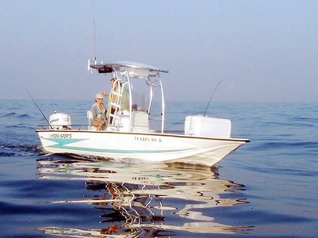 96 Hydrasport Hydraskiff center console boat with universal ttop by Stryker T-Tops installed
