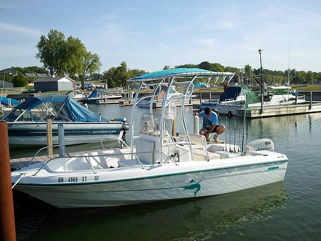 1998  18' HydraSport Sunbird center console boat with universal ttop by Stryker T-Tops installed