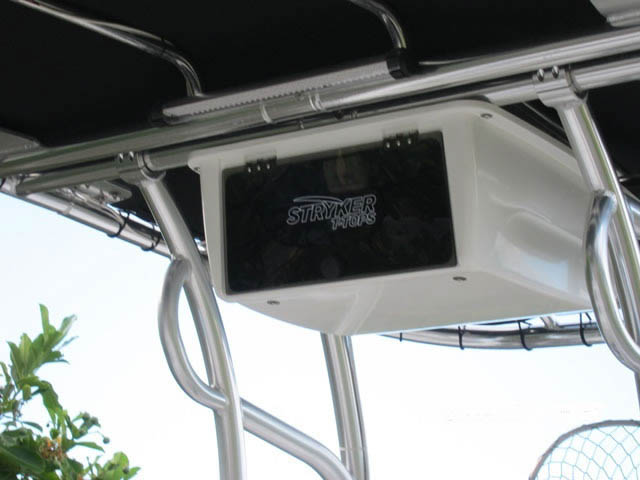 1998 17' Whaler Outrage_9407-3